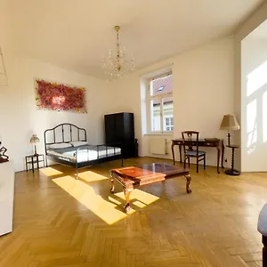 Center Of 369 Apartmán